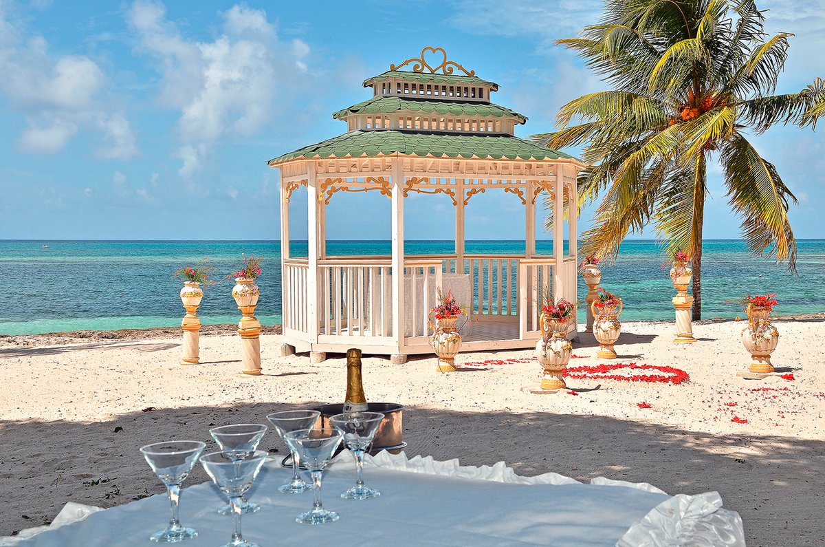 BRISAS GUARDALAVACA BEACH RESORT | Guardalavaca