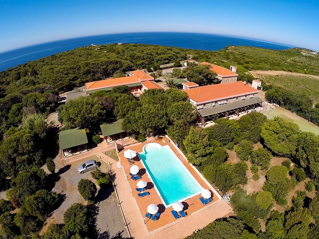 MEZZALUNA CLUB HOTEL | Isola di San Pietro
