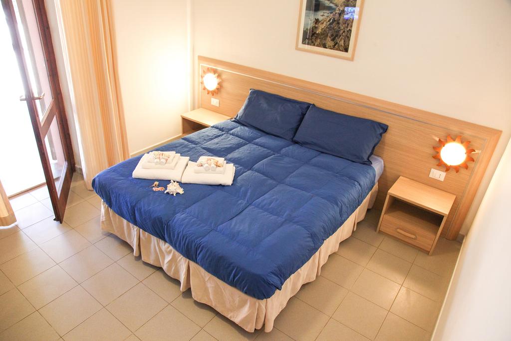 MEZZALUNA CLUB HOTEL | Isola di San Pietro