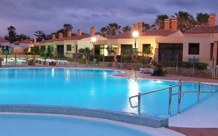 CASTILLO PLAYA BUNGALOW APP. CASTILLO PLAYA BUNGALOW APP.
