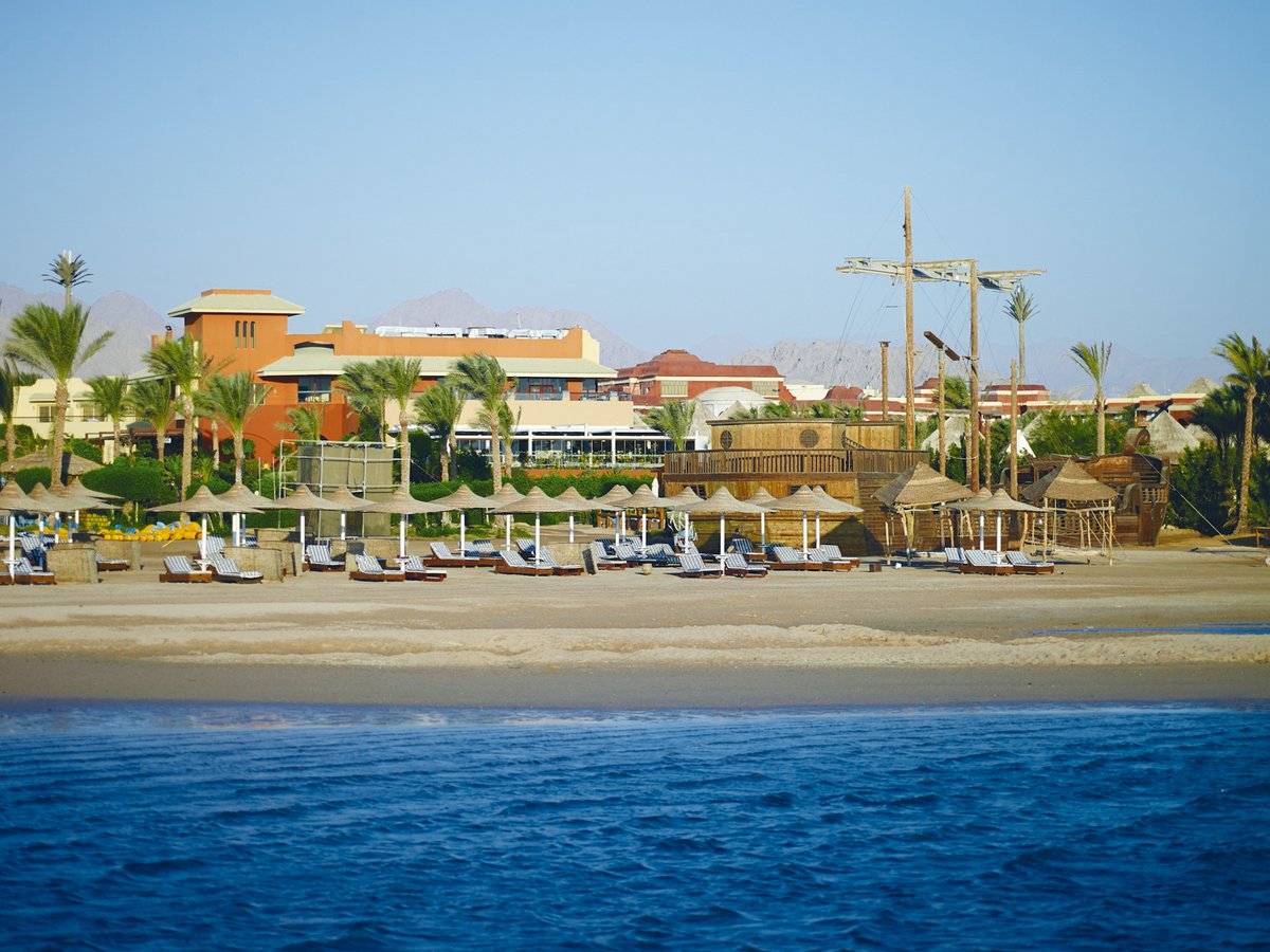 Coral Sea Holiday Resort & Aqua Park