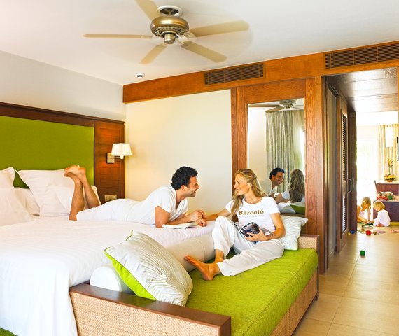 BARCEL\U00F3 B\U00E1VARO PALACE | Punta Cana